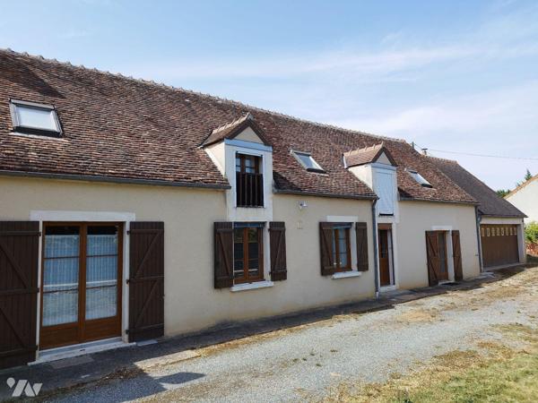 Maison de bourg composée de : cuisine A/E, séjour-salon, WC, salle de bains, buanderie, atelier...