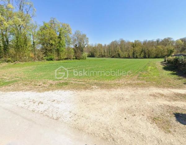 Terrain de 1 500 m²