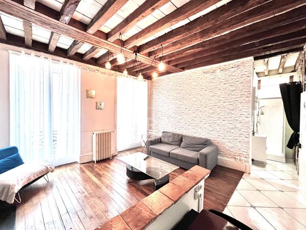Coeur d'Orléans, maison de caractère avec patio, terrasse et garage .
