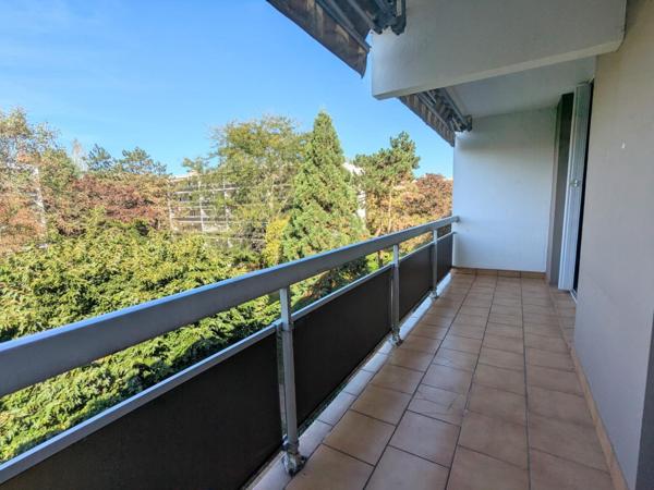 Appartement avec deux balcons et garage fermé