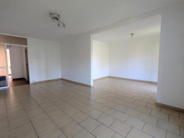 Appartement avec deux balcons et garage fermé