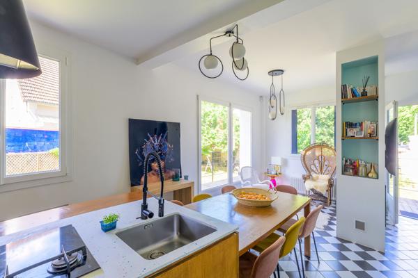Maison
                                                                                                                                                                                                                                                                                                                        6 pièce(s)                                                                                                                                                                                                          4 chambre(s)                                                                                                                                                                                                          142.35  m²