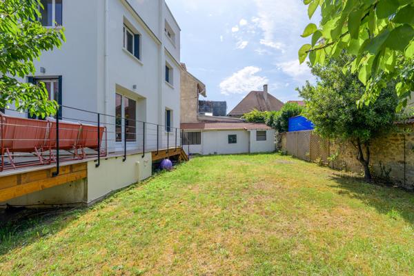 Maison
                                                                                                                                                                                                                                                                                                                        6 pièce(s)                                                                                                                                                                                                          4 chambre(s)                                                                                                                                                                                                          142.35  m²