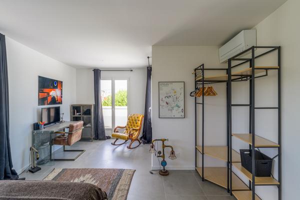Maison
                                                                                                                                                                                                                                                                                                                        6 pièce(s)                                                                                                                                                                                                          4 chambre(s)                                                                                                                                                                                                          142.35  m²