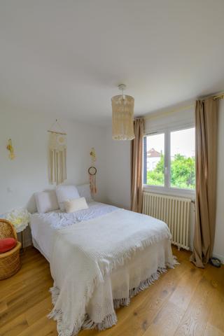 Maison
                                                                                                                                                                                                                                                                                                                        6 pièce(s)                                                                                                                                                                                                          4 chambre(s)                                                                                                                                                                                                          142.35  m²
