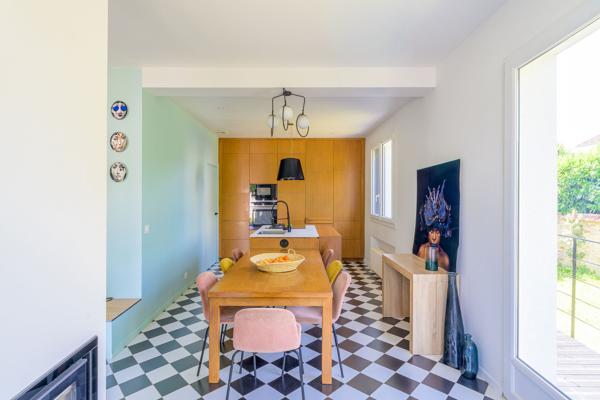 Maison
                                                                                                                                                                                                                                                                                                                        6 pièce(s)                                                                                                                                                                                                          4 chambre(s)                                                                                                                                                                                                          142.35  m²