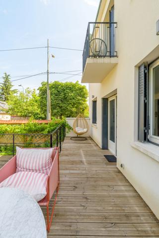 Maison
                                                                                                                                                                                                                                                                                                                        6 pièce(s)                                                                                                                                                                                                          4 chambre(s)                                                                                                                                                                                                          142.35  m²