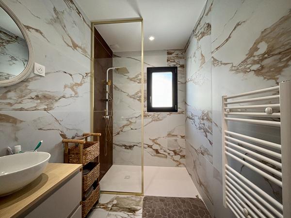 Maison contemporaine aux prestations de qualité