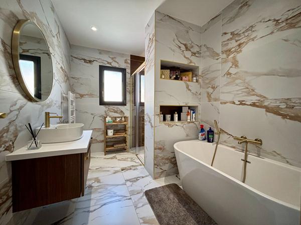 Maison contemporaine aux prestations de qualité