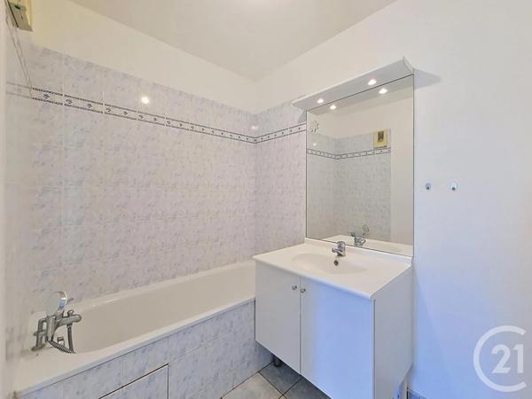 Appartement F3 à vendre  3 pièces - 60,45 m 2   FRESNES  - 94
