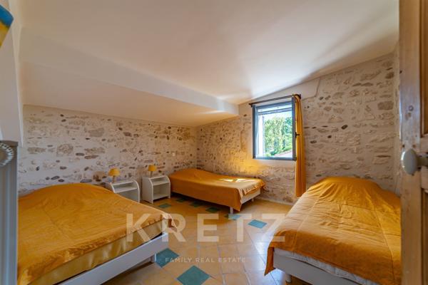 Mas de caractère entre Arles et les Alpilles – volumes, lumière et confort contemporain