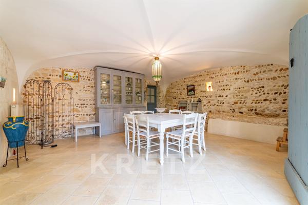 Mas de caractère entre Arles et les Alpilles – volumes, lumière et confort contemporain