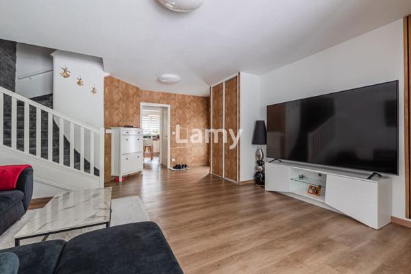 Maison 5 pièces avec jardin, piscine et grand espace de vie