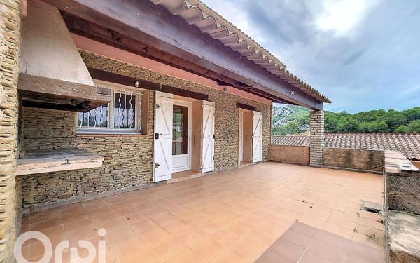 Maison à vendre    9 pièces •  Évenos