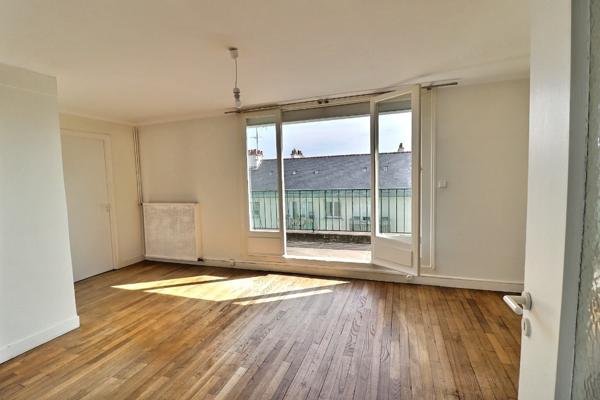 VANNES CENTRE - T2 - DERNIER ETAGE AVEC TERRASSE