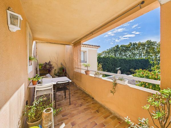 Appartement Saint Cannat 4 pièces 90 m2 + terrasse + garage + 2 places de stationnement !