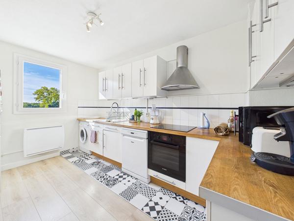 Appartement Saint Cannat 4 pièces 90 m2 + terrasse + garage + 2 places de stationnement !