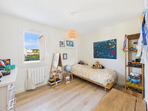 Appartement Saint Cannat 4 pièces 90 m2 + terrasse + garage + 2 places de stationnement !