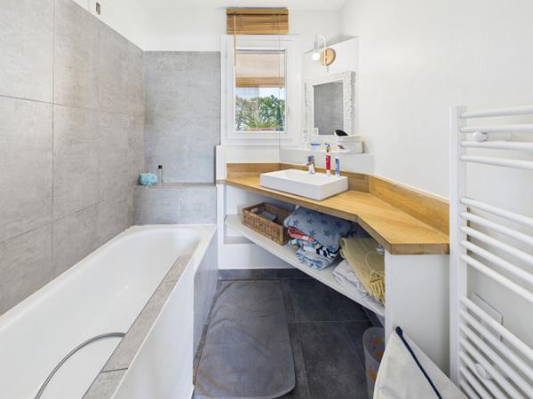 Appartement Saint Cannat 4 pièces 90 m2 + terrasse + garage + 2 places de stationnement !