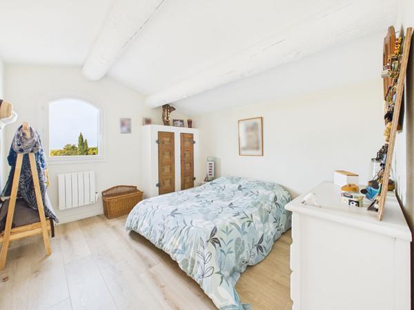 Appartement Saint Cannat 4 pièces 90 m2 + terrasse + garage + 2 places de stationnement !