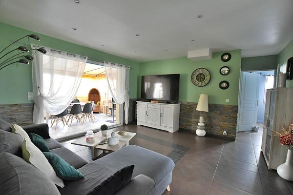 Maison contemporaine de 2015 avec grand terrain sans vis-a-vis a Bergerac.