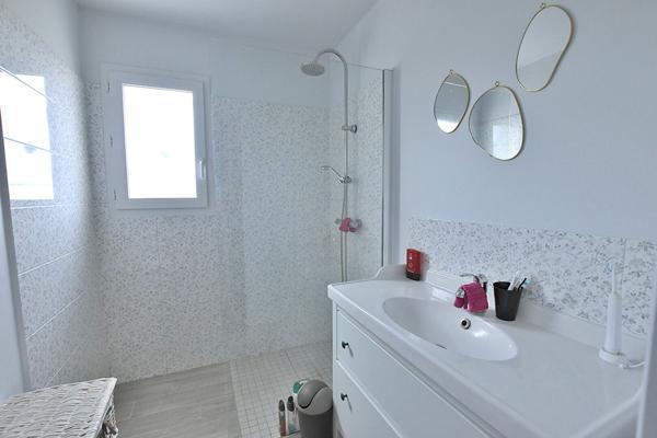 Maison contemporaine de 2015 avec grand terrain sans vis-a-vis a Bergerac.