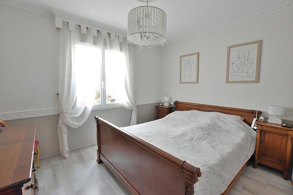 Maison contemporaine de 2015 avec grand terrain sans vis-a-vis a Bergerac.