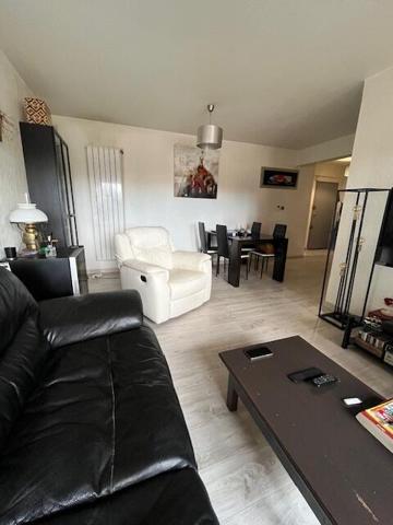 Exclusivité, type 3 rénové sur Salon de Provence avec balcon et cave.