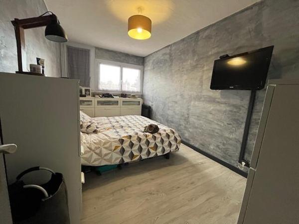 Exclusivité, type 3 rénové sur Salon de Provence avec balcon et cave.