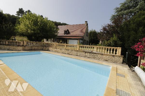 A VENDRE - SARLAT-LA-CANEDA - Maison de 145 m² sur parcelle de 3014 m²