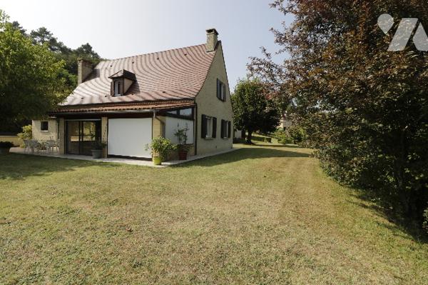 A VENDRE - SARLAT-LA-CANEDA - Maison de 145 m² sur parcelle de 3014 m²
