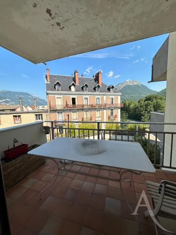 Appartement Grenoble 2 pièces 65 m2 ascenseur 3 balcons garage en option