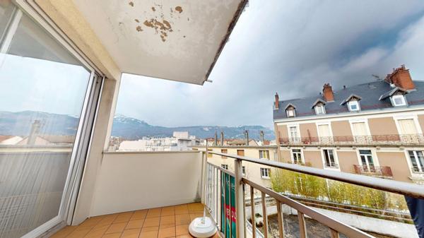 Appartement Grenoble 2 pièces 65 m2 ascenseur 3 balcons garage en option