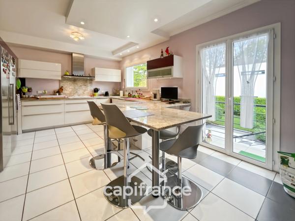 Maison à vendre 7 pièces ORMESSON SUR MARNE (94), quartier du Golf, 215 m2