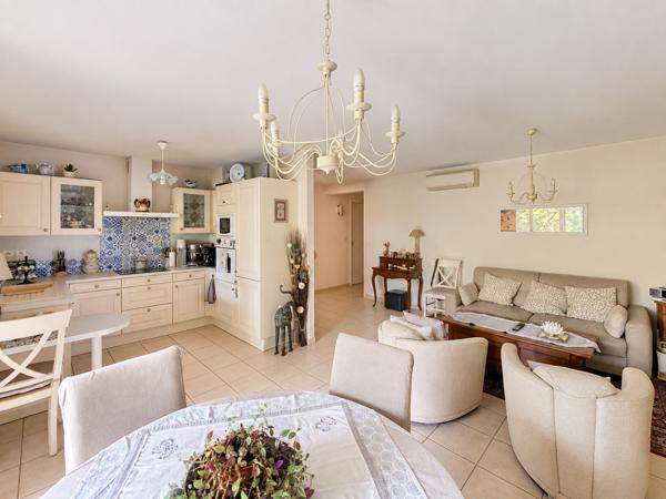 Appartement T3 avec grande terrasse couverte à deux pas du lac de Christus