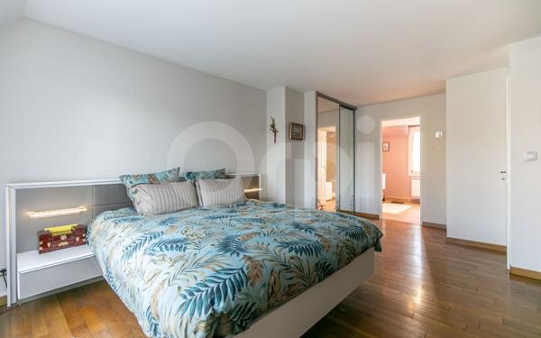 Maison à vendre    9 pièces •  La Queue-en-Brie