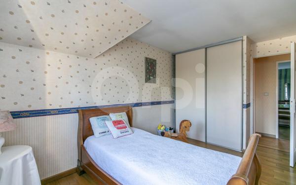 Maison à vendre    9 pièces •  La Queue-en-Brie