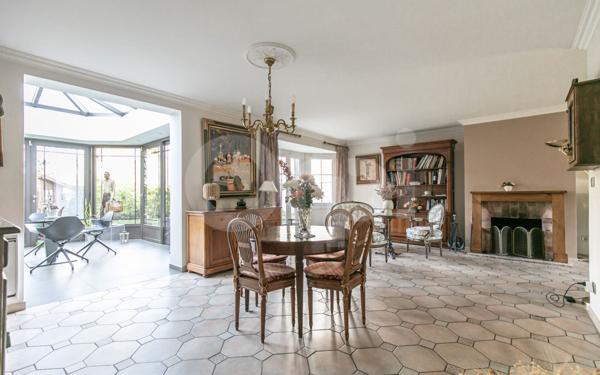 Maison à vendre    9 pièces •  La Queue-en-Brie