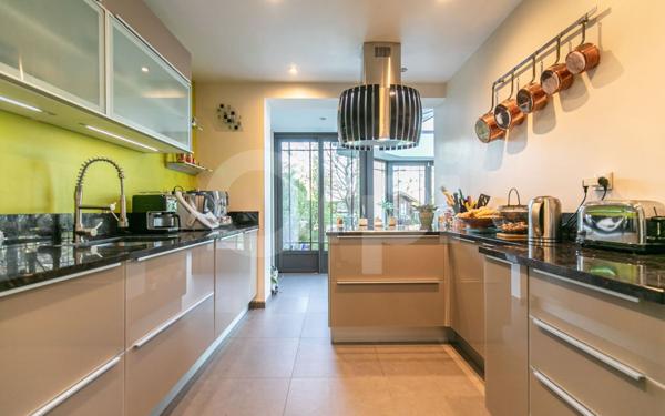 Maison à vendre    9 pièces •  La Queue-en-Brie