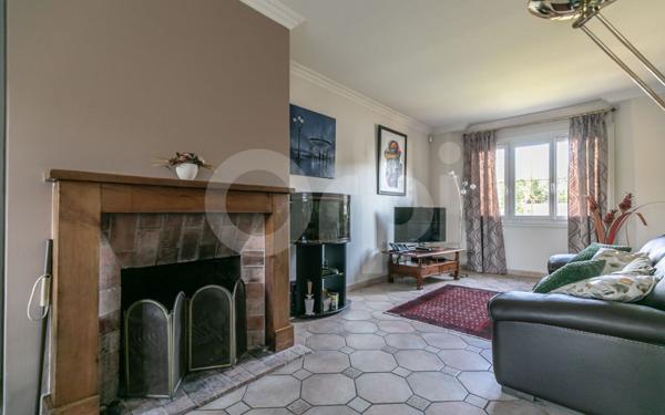 Maison à vendre    9 pièces •  La Queue-en-Brie