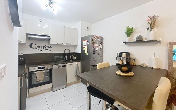 Appartement à vendre    2 pièces • 41,33 m2 Marseille 10
