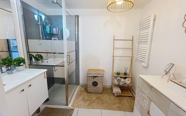 Appartement à vendre    2 pièces • 41,33 m2 Marseille 10