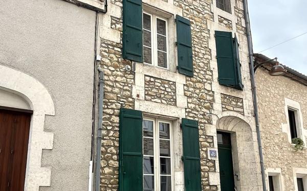 Maison à vendre    4 pièces •  La Rochefoucauld