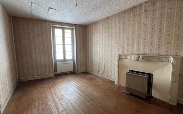 Maison à vendre    4 pièces •  La Rochefoucauld