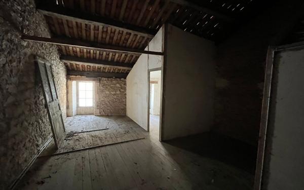 Maison à vendre    4 pièces •  La Rochefoucauld