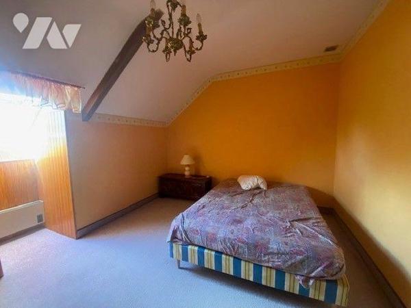 Nichée dans un environnement paisible et verdoyant, cette maison d'architecte offre un cadre de...