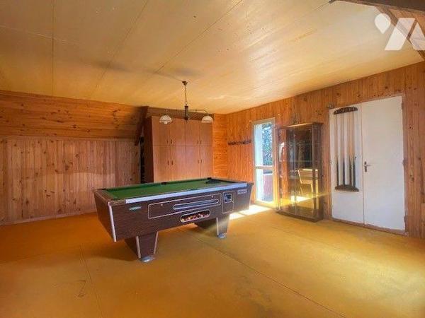 Nichée dans un environnement paisible et verdoyant, cette maison d'architecte offre un cadre de...