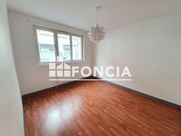 Location Local commercial 2 pièces 52 m² - 16 PLACE DES EPARS Chartres 28000