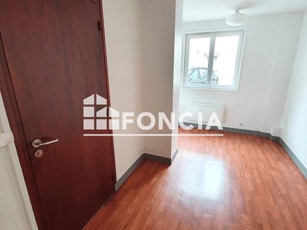 Location Local commercial 2 pièces 52 m² - 16 PLACE DES EPARS Chartres 28000