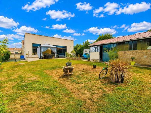 PLAIN-PIED RÉNOVÉ - 3 CHAMBRES AVEC SPA ET HANGAR DE 90 M²